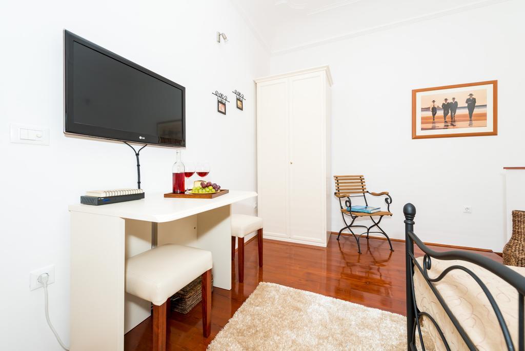 Apartment Sonnet *